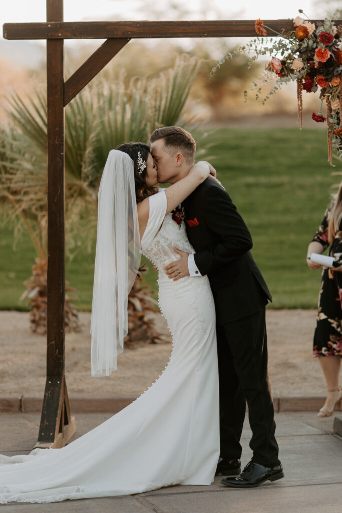 Arizona wedding, First Kiss, Wedding Ceremony, Arizona Wedding Photography,