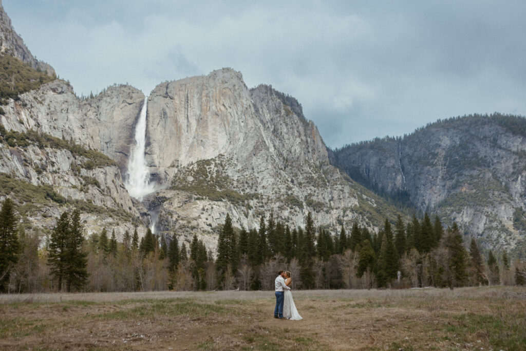 Yosemite Elopement Photographer, Yosemite Wedding Photographer, Northern California Wedding Photographer, Adventure Elopement, Yosemite Weddings, Yosemite Elopement Photographer, Nature Lovers, Intimate Wedding Photographer, Intimate Yosemite photographer, Couples elopement in Yosemite, Yosemite Falls,