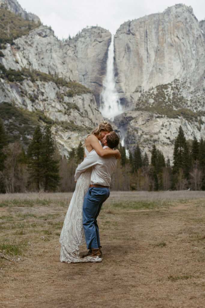 Yosemite Elopement Photographer, Yosemite Wedding Photographer, Northern California Wedding Photographer, Adventure Elopement, Yosemite Weddings, Yosemite Elopement Photographer, Nature Lovers, Intimate Wedding Photographer, Intimate Yosemite photographer, Couples elopement in Yosemite,