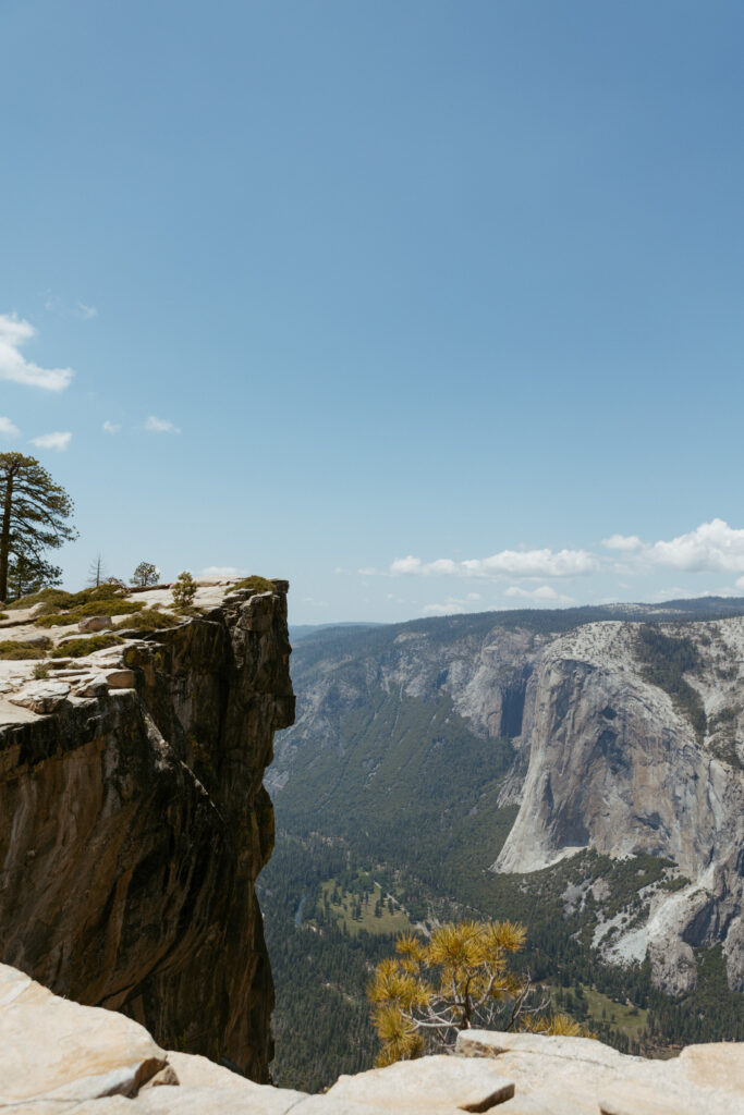 Yosemite Proposal Locations, Proposing in Yosemite, Taft point, Where to get engaged Yosemite Engagement Photography, Yosemite Proposal Ideas, Taft Point Proposal,