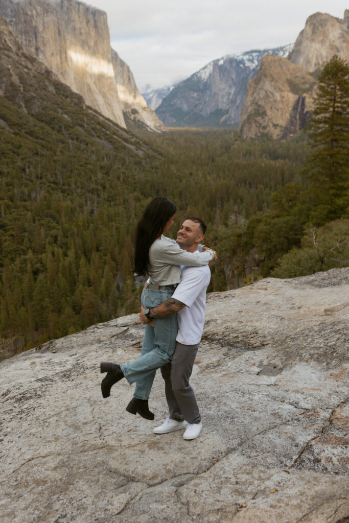 Newly engaged couple posing at Tunnel View overlook in Yosemite, Yosemite Proposal, Yosemite National Park Proposal. Proposal Photographer in Yosemite
