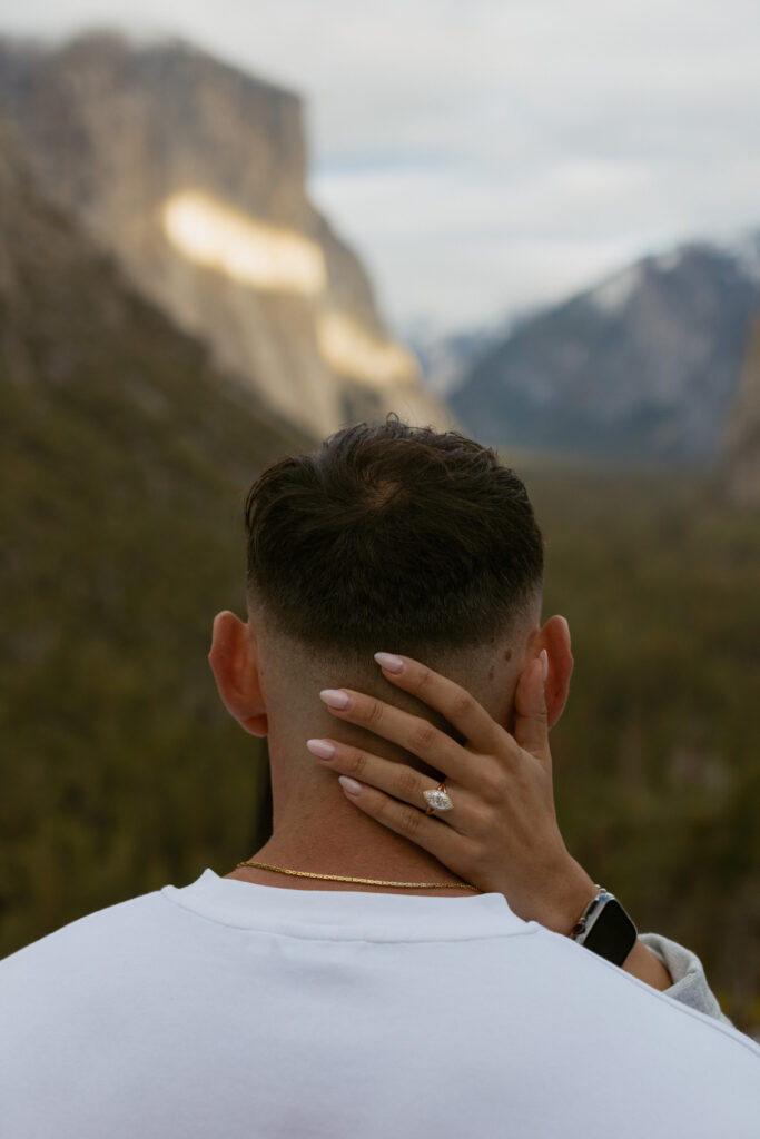 Couples Photographer Photographs Surprise proposal at Tunnel View In Yosemite National Park. 