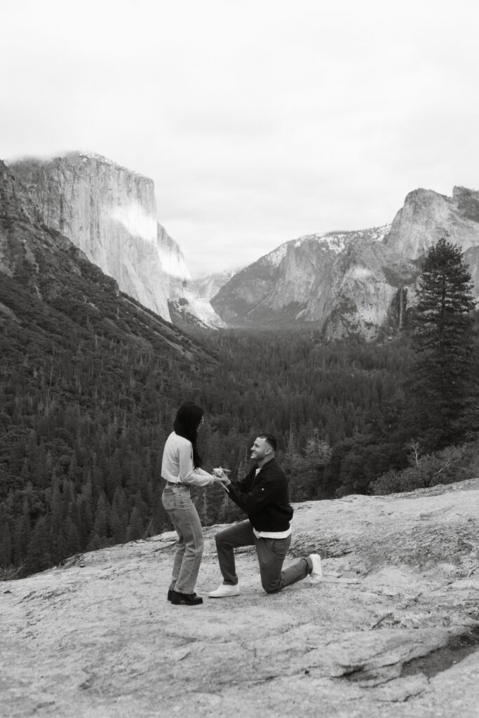 Yosemite Proposal Photographer Takes Photos of Surprise proposal at Yosemites Tunnel View. 