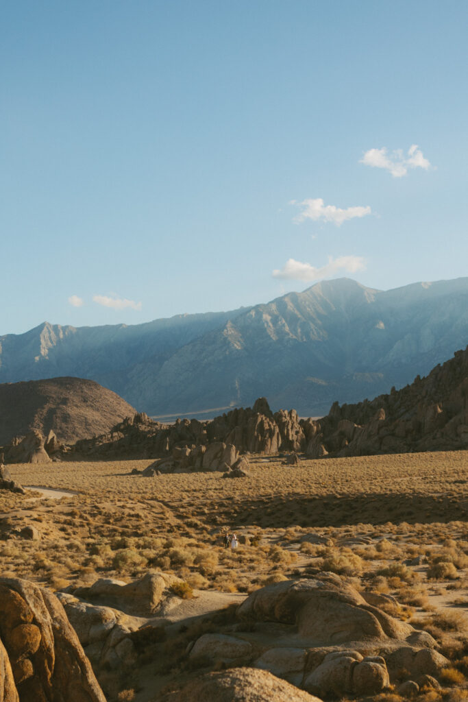 Alabama Hills Wedding Ceremony in Lone pIne California, The Ceremony took place at Mobius Arch and a Yosemite Elopement Photographer was there to Capture it. 