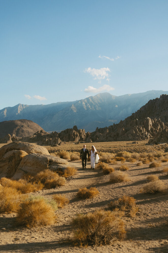 Alabama Hills Wedding Ceremony in Lone pIne California, The Ceremony took place at Mobius Arch and a Yosemite Elopement Photographer was there to Capture it. 