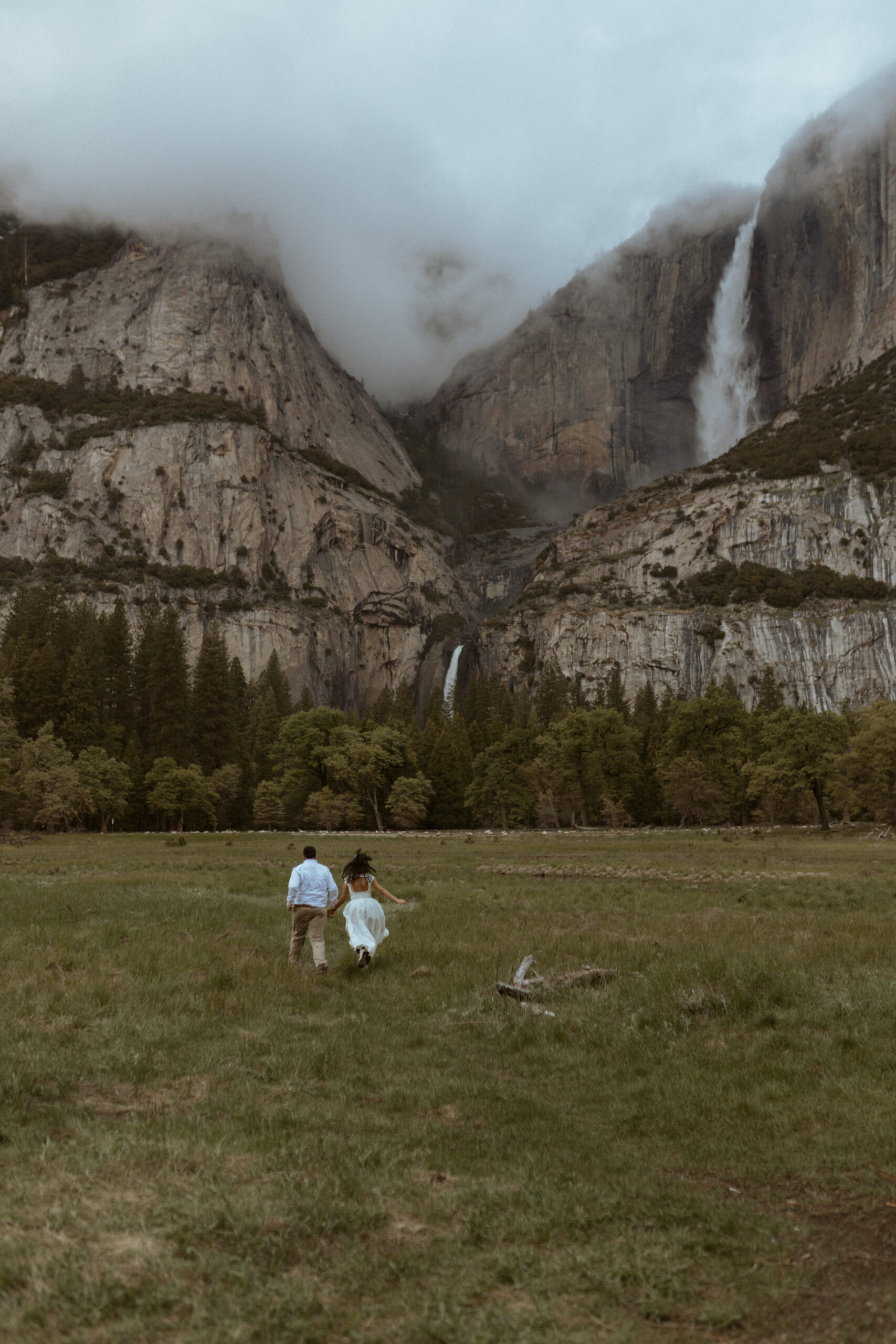 a Yosemite Park Photographer takes couples candid photos During Surprise proposal