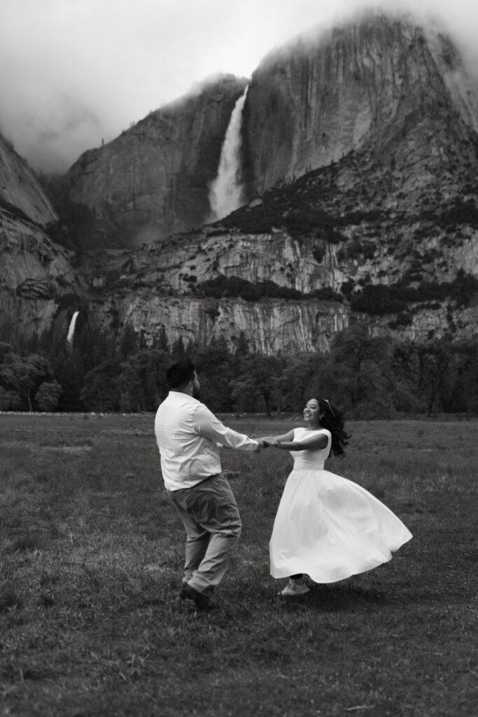 Candid couples photos suring a surprise proposal in Yosemite National Park,